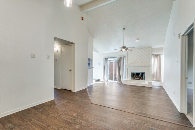 Foto del edificio - 2634 Encina Dr