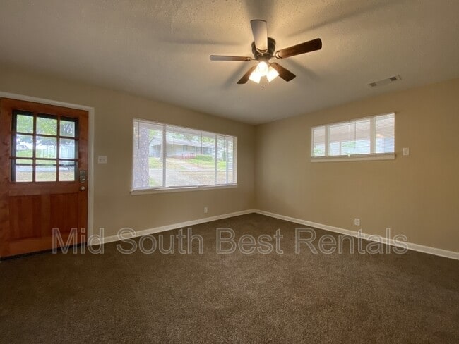 Foto del edificio - 33 Purdue Cir