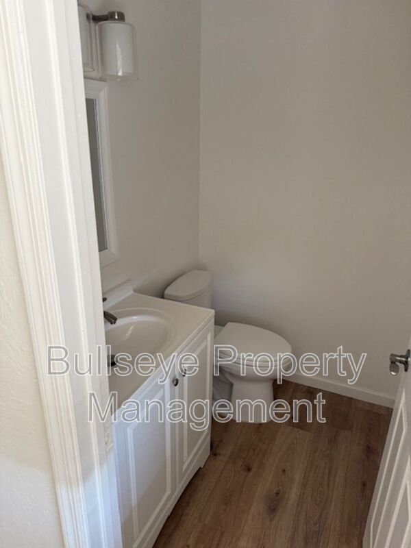 Foto del edificio - 1302 E Maddock Rd