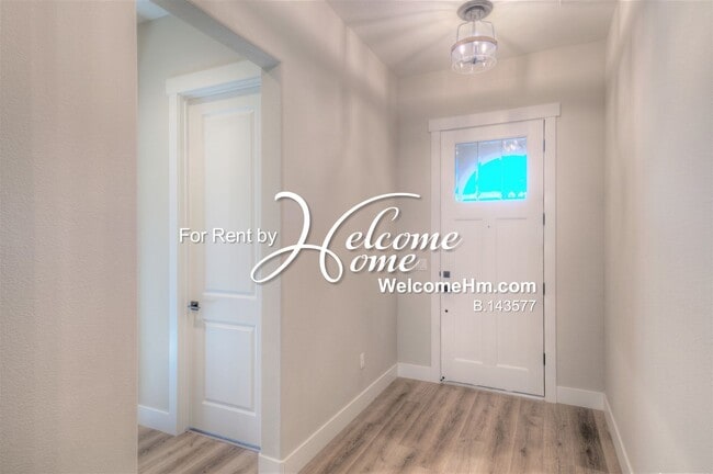 Foto del edificio - 262 Commodore Dr