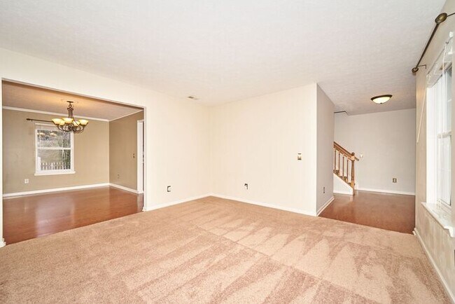 Building Photo - 4 Bedroom in Carmel's Plum Creek Farms