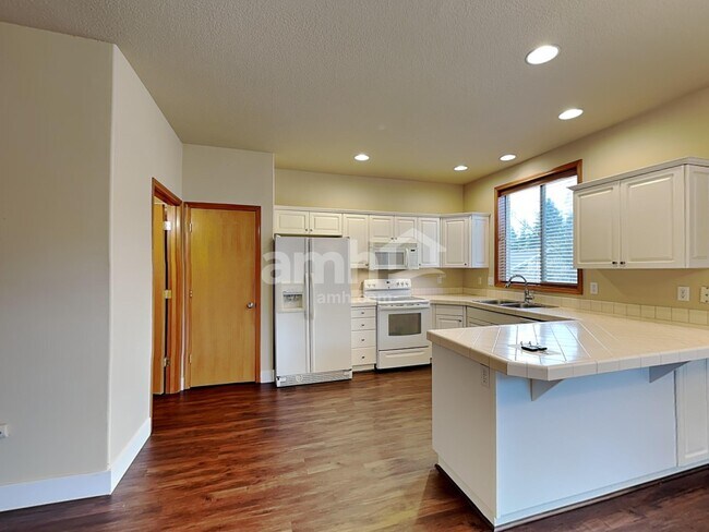 Foto del edificio - 495 Sunset Ridge Dr