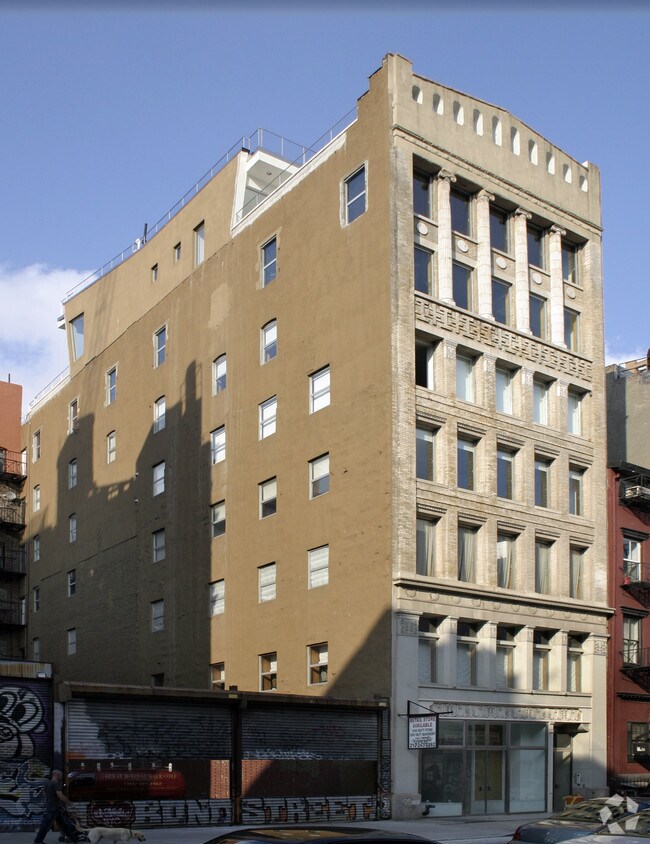 Building Photo - Landmark