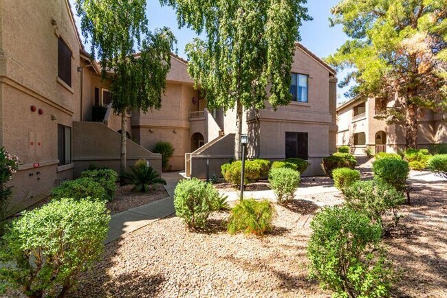 Foto del edificio - 2-bedroom 2 bath condo in Gated Community ...