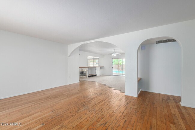 Foto del edificio - 2175 E Palmcroft Dr
