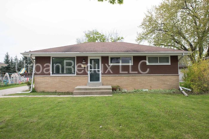 Primary Photo - 8549 W Douglas Ave