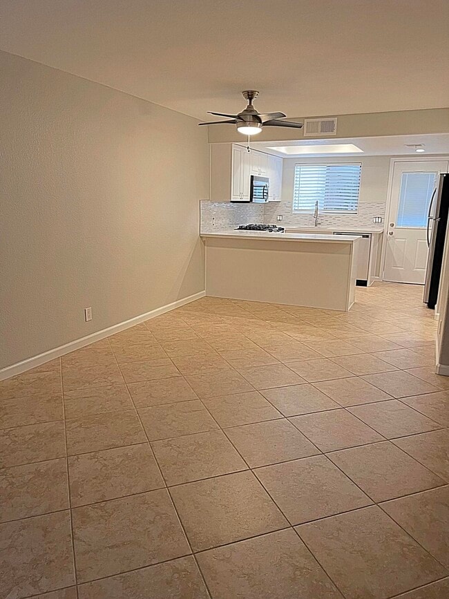 Building Photo - 456 Tava Ln