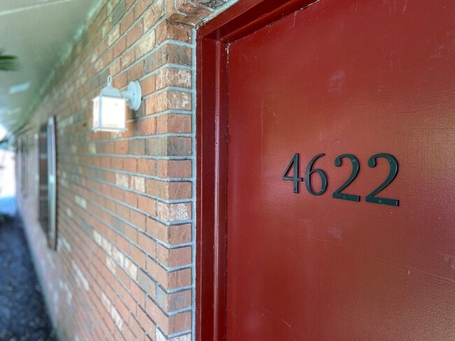 Building Photo - Renovated 2/1 Duplex in Lakeland!