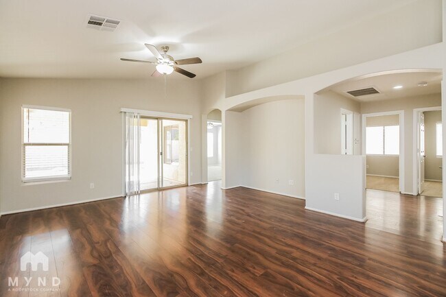 Foto del edificio - 3263 E Joseph Way