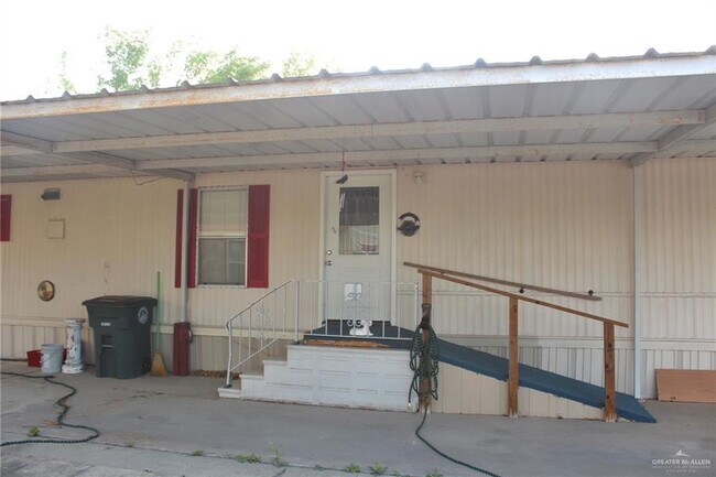 Foto del edificio - 1304 Breezy Dr