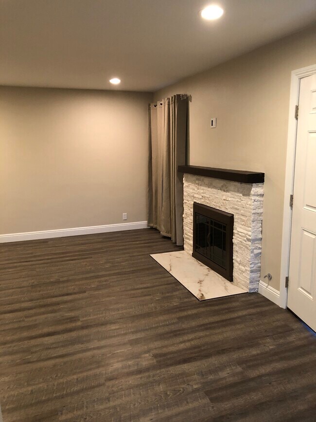Building Photo - 5816 Panama Dr