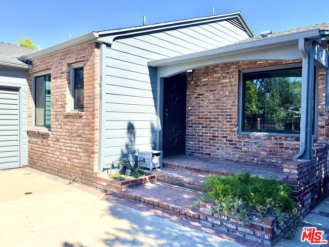 Building Photo - 5818 Morella Ave