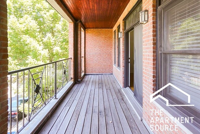 Building Photo - 3827 N Southport Ave