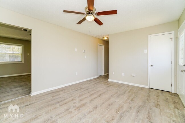 Building Photo - 347 Lichen Ln