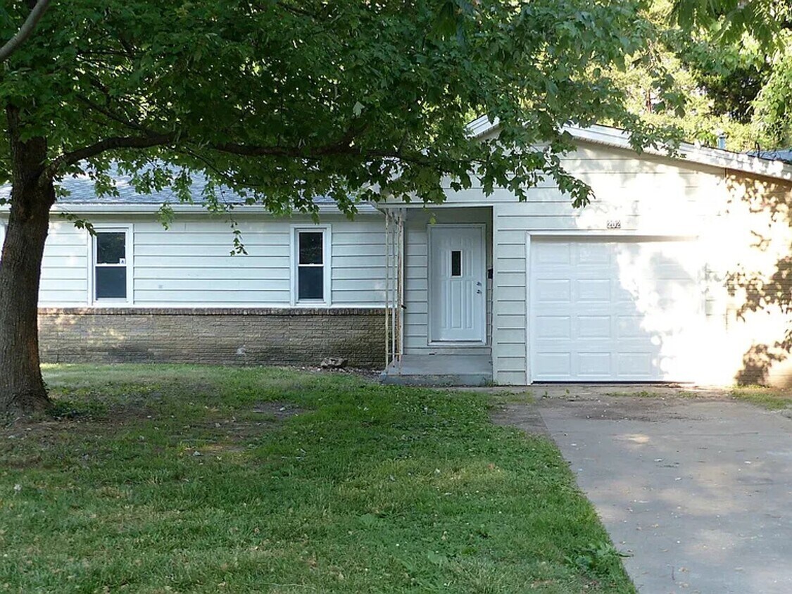 Primary Photo - Charming 3 Bedroom Home Available September 1