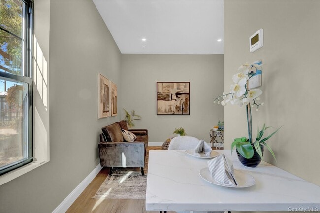 Building Photo - 610 Jericho Tpke