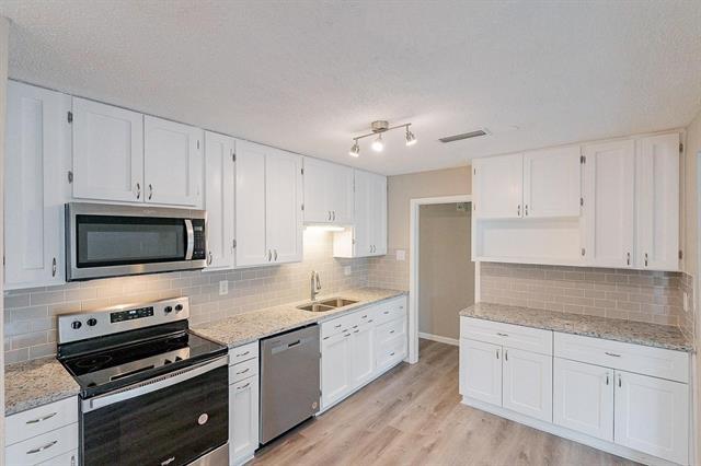 Foto del edificio - 2112 Cedarcrest Dr