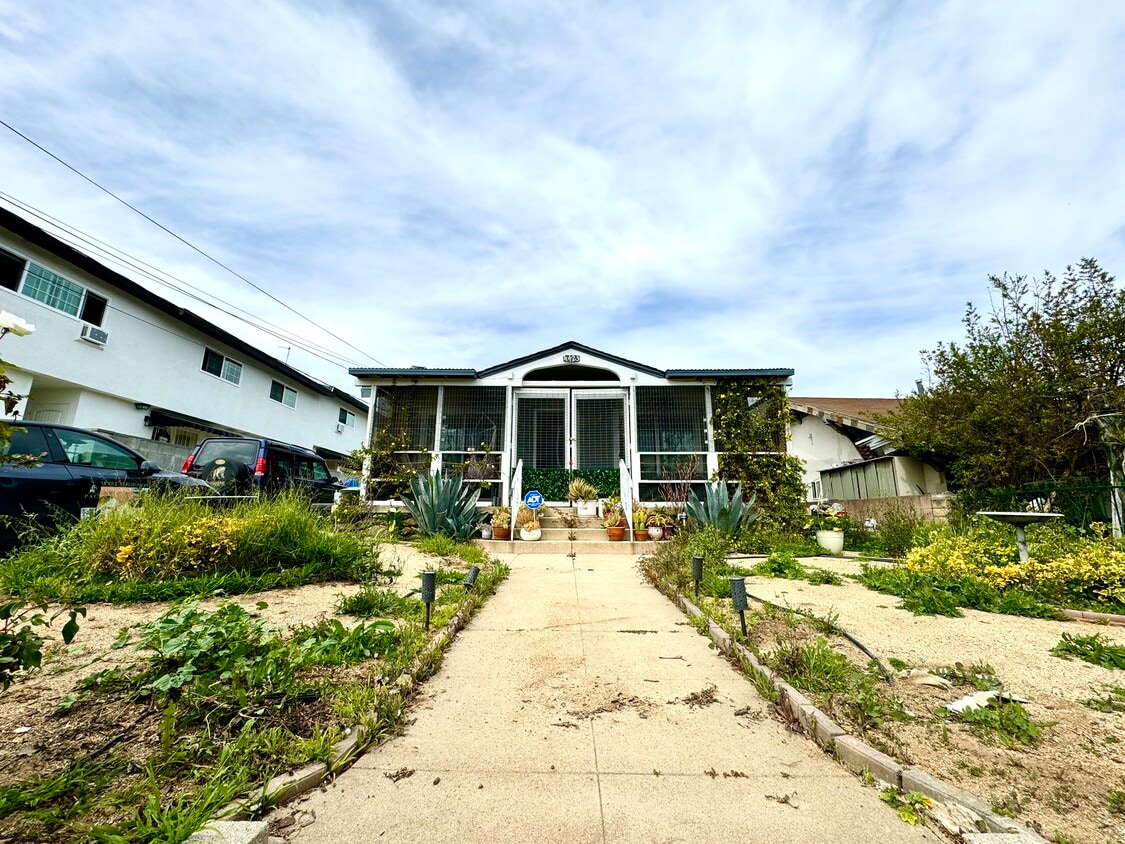 Primary Photo - 4423 Camero Ave