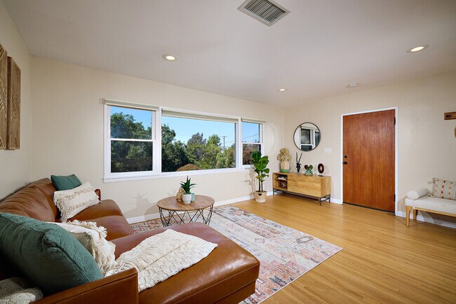 Building Photo - 2136 Foothill Dr