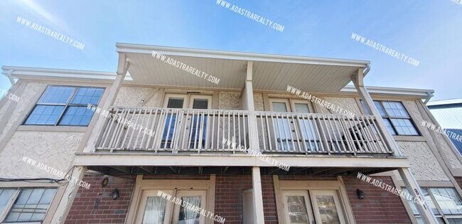 Foto del edificio - 2nd Floor Apartment w/Balcony in Spring Hi...