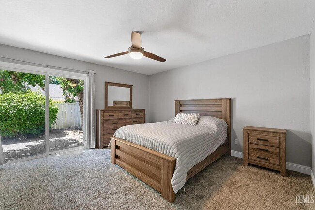 Foto del edificio - 8000 Kroll Way