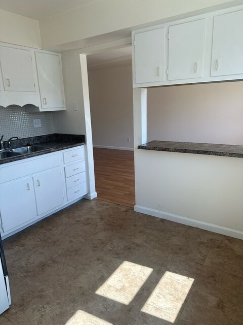 Foto del edificio - 7594 Hazelcrest Dr