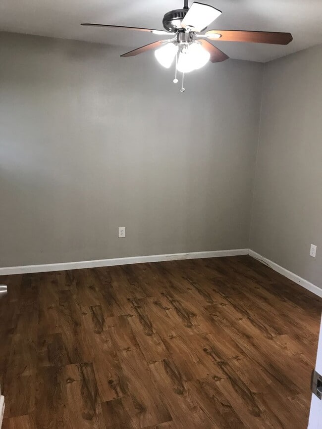 Building Photo - Pre Leasing for Fall 2026! 4/2 in Medical District!