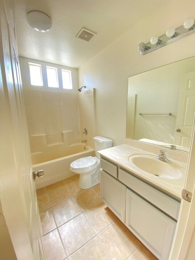 Foto principal - AVAILABLE NOW $500 off First Month Rent