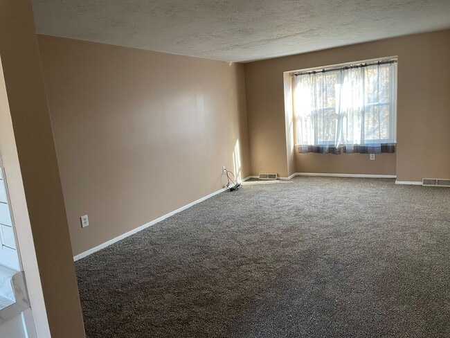 Building Photo - 2-Bedroom, 1-Bath