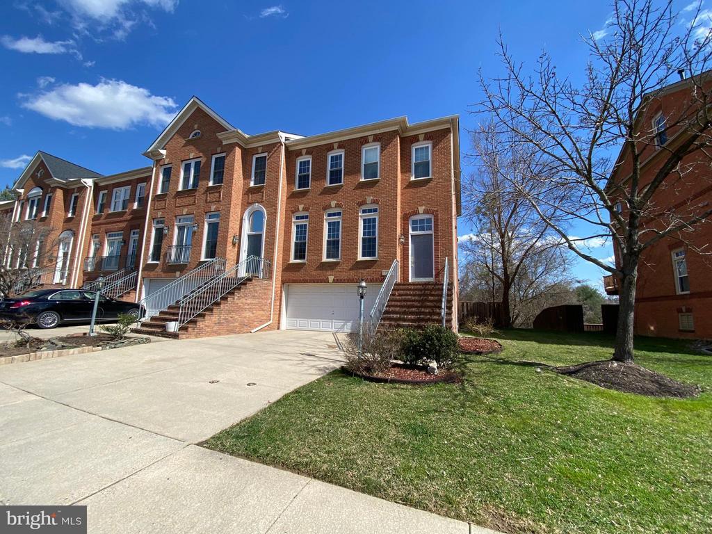 Primary Photo - 13553 Flowerfield Dr