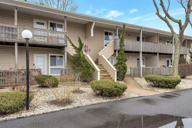 Building Photo - 95 Springville Rd