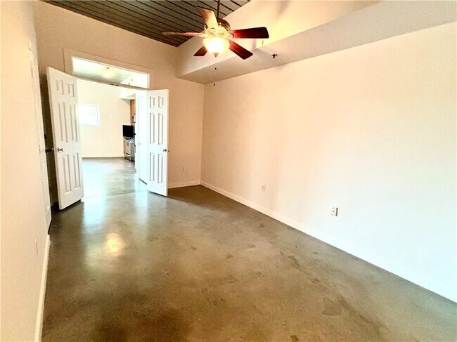 Building Photo - 620 Glen Iris Dr NE