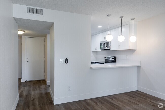 2HAB,1BA-850 ft² - Trolley Palm