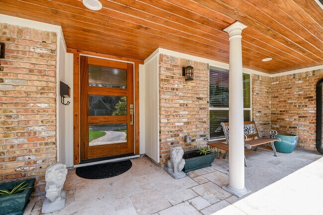 Foto del edificio - 922 Chantilly Ln