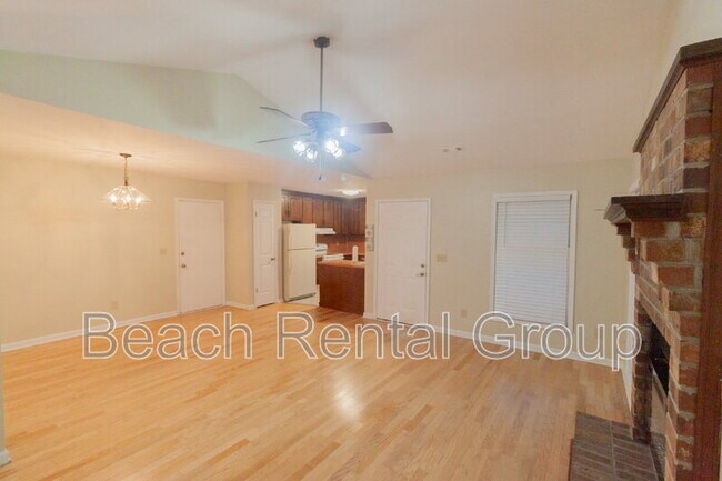 Foto del edificio - 1335 Melanie Ln