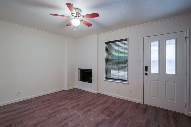 Foto del edificio - 7800 Northcrest Blvd