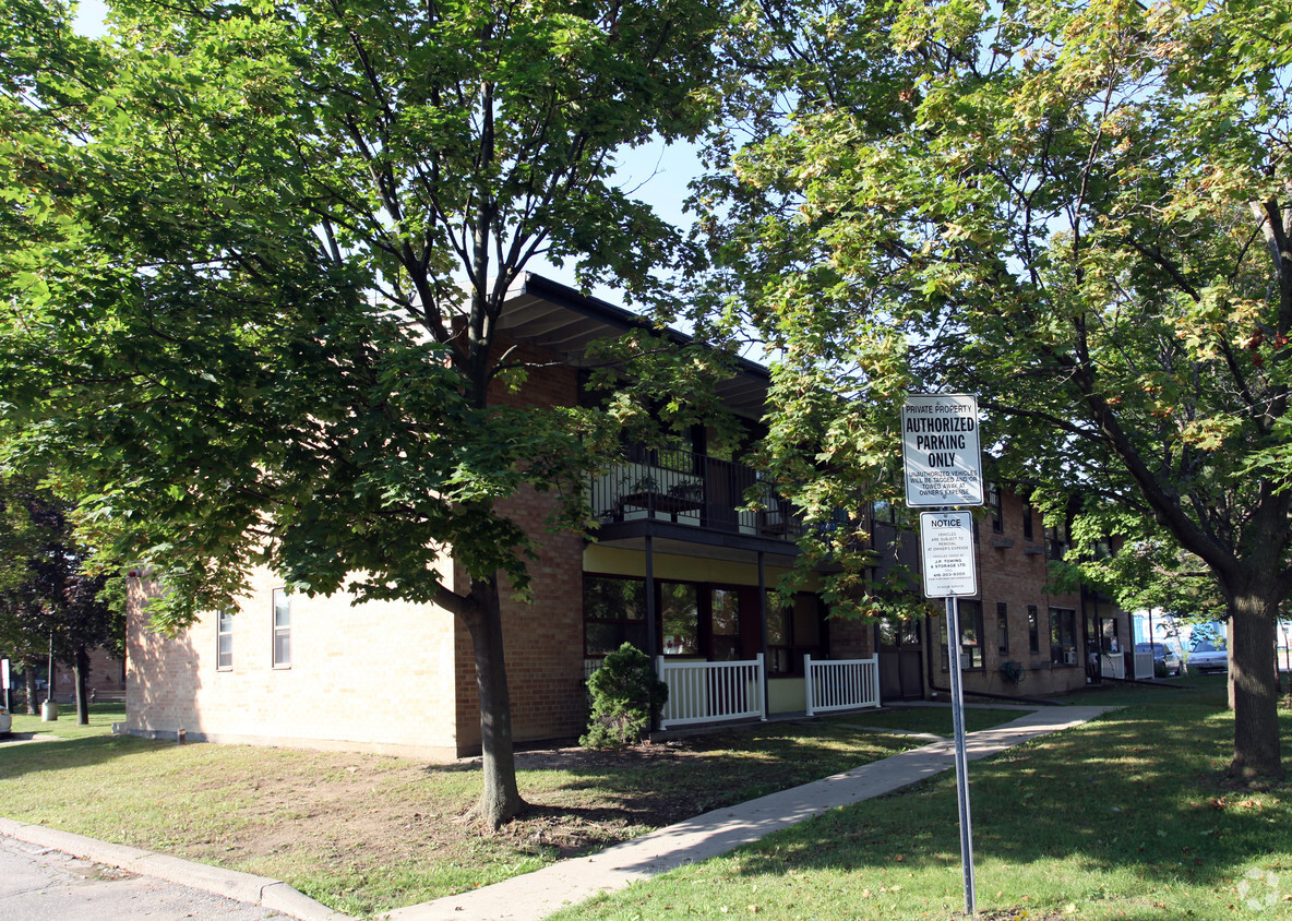 Building Photo - West Acres