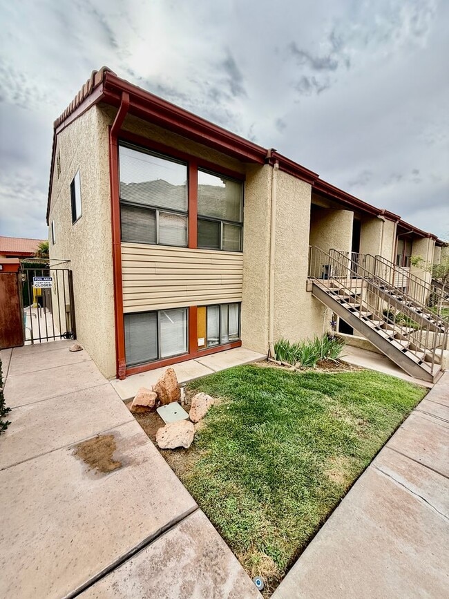 Building Photo - 480 S 200 W