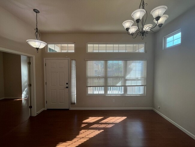 Foto del edificio - Beautiful Clean 3 Bedroom 2 Bath 1451 Sqft...