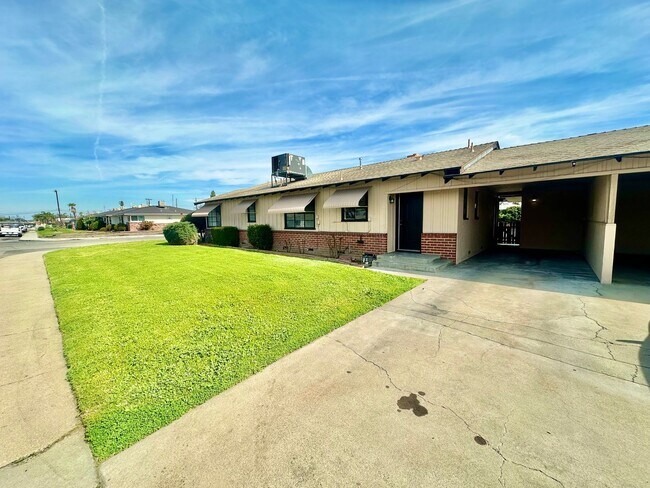 Foto del edificio - 3204-3208 E Normal Ave