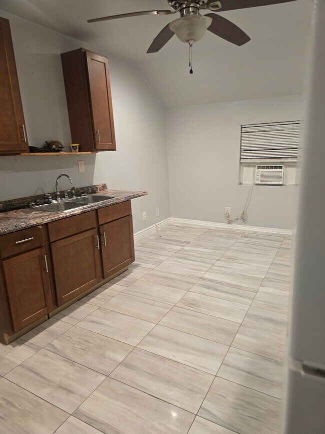 Foto del edificio - 2545 Britt Rd