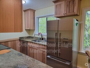 Building Photo - 3031 Lois Dr