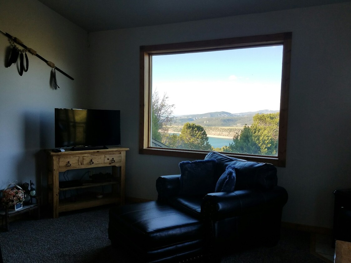 Primary Photo - 871 Bristlecone Dr