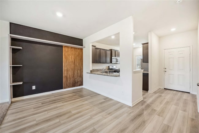 Foto del edificio - 425 Elaine Vly Dr