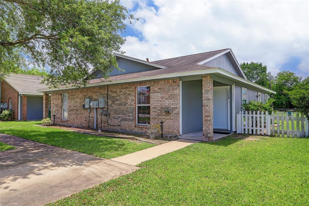 302 Westward Ave Unit B, La Marque, TX 77568 Room for Rent in La