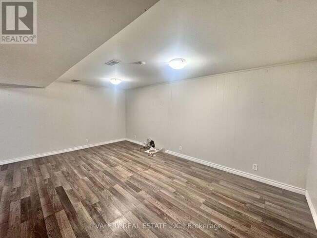 Building Photo - 936 Somerville St