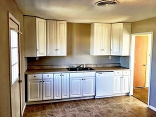 Foto del edificio - 4764 Warnock Ave