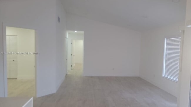 Building Photo - 3311 San Remo Cir