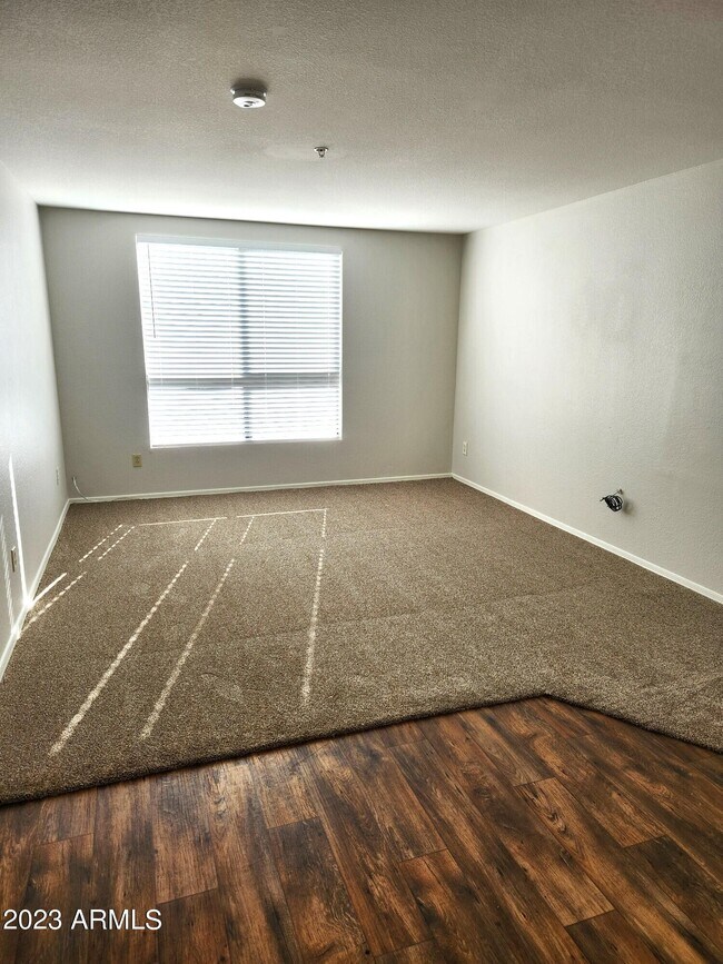 Foto del edificio - 16033 N 25th St