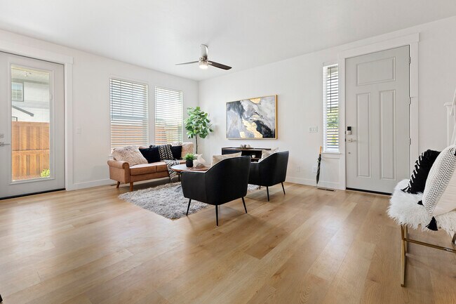 Foto del edificio - 10958 W Lavonne Ln